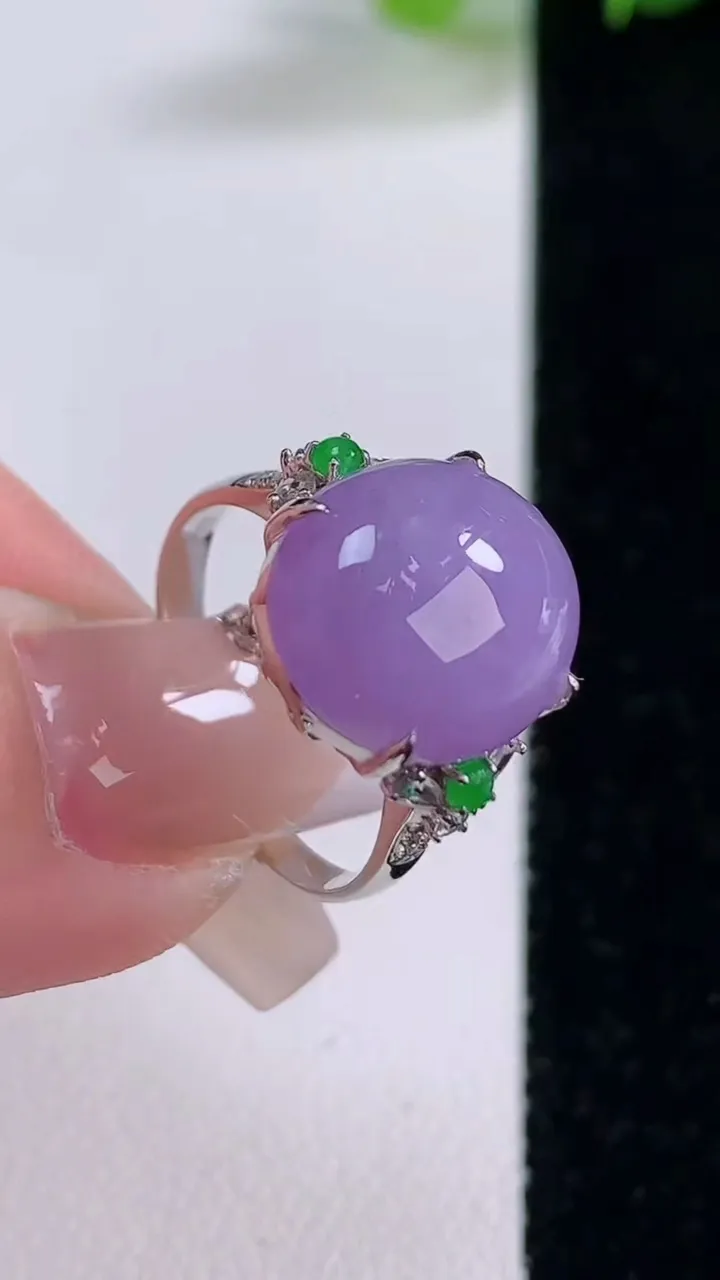 天然A货翡翠种紫罗兰蛋面戒指，尺寸17.5-13.2-11.8-8.2，重量:3.71g
12月5日