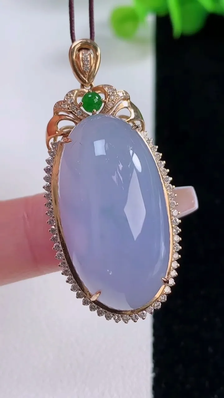 天然A货翡翠种紫罗兰蛋面 鸽子蛋吊坠，尺寸53.6-20.3-15.4裸石29-15，重量:13.48g
12月5日