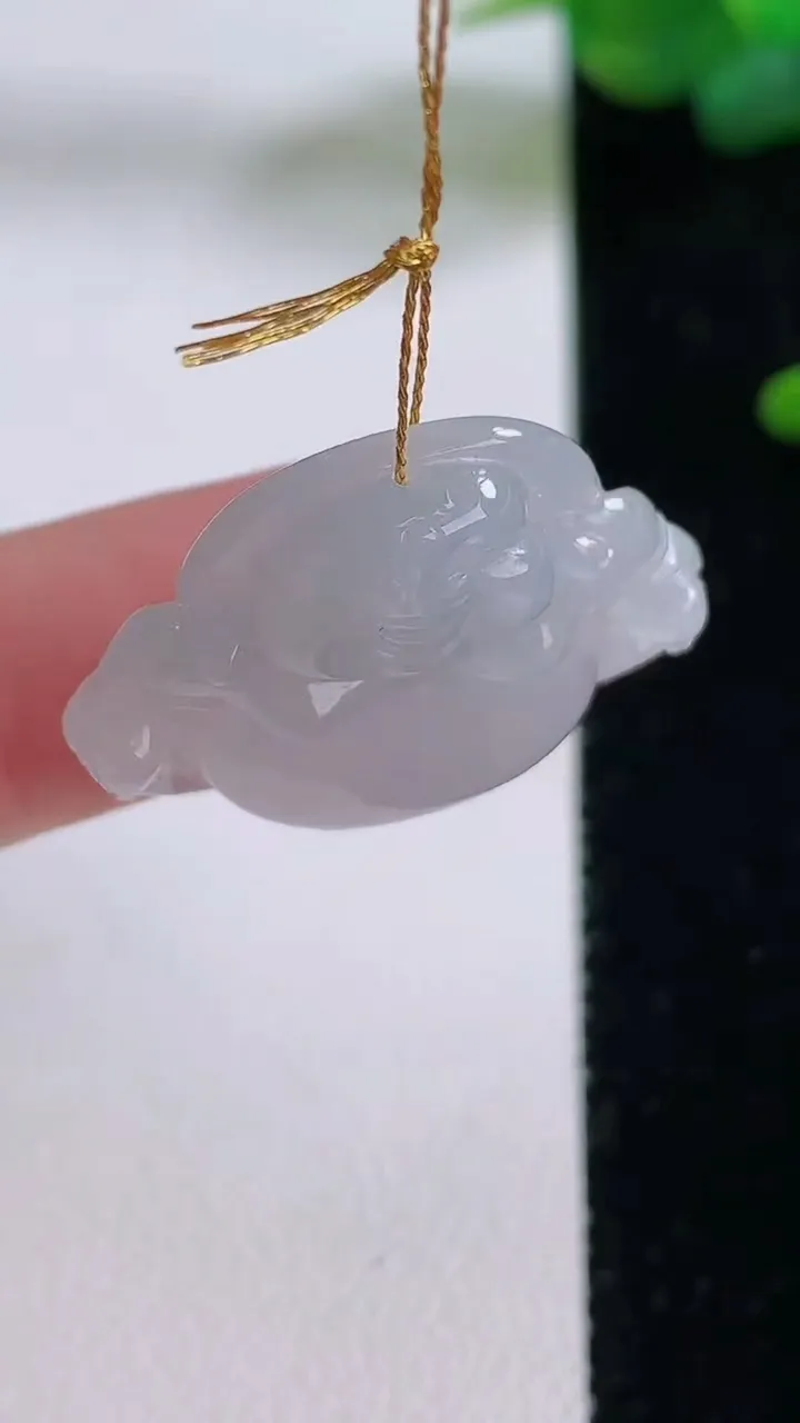 天然A货翡翠佛公吊坠，尺寸22.5-26.2-6，重量:5.33g
12月5日