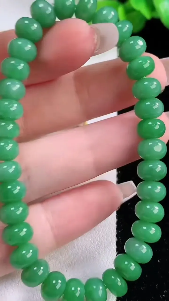天然A货翡翠算盘珠手串34颗，尺寸7.2-4.8，重量:19.41g12月5日
工厂直销收藏佳品,种好水足，色泽均匀，有种有色，上手高大气！