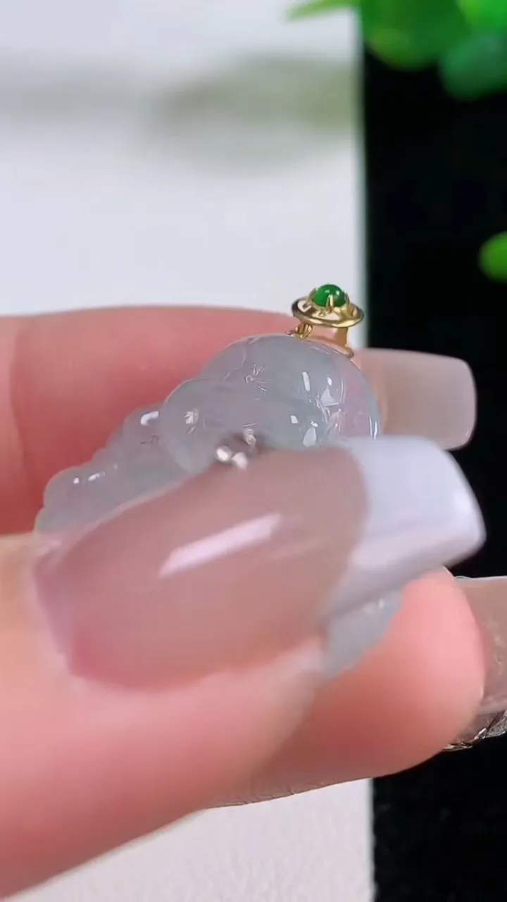 天然A货翡翠种白冰佛公吊坠，尺寸22.6-28-4.7，重量:4.71g
12月5日