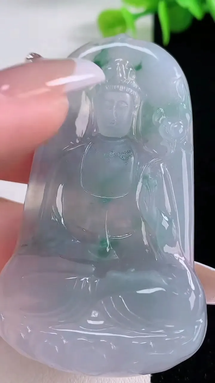 天然A货翡翠种飘花大势至观音菩萨吊坠，尺寸61.5-36.7-5.2，重量:24.94g
12月5日