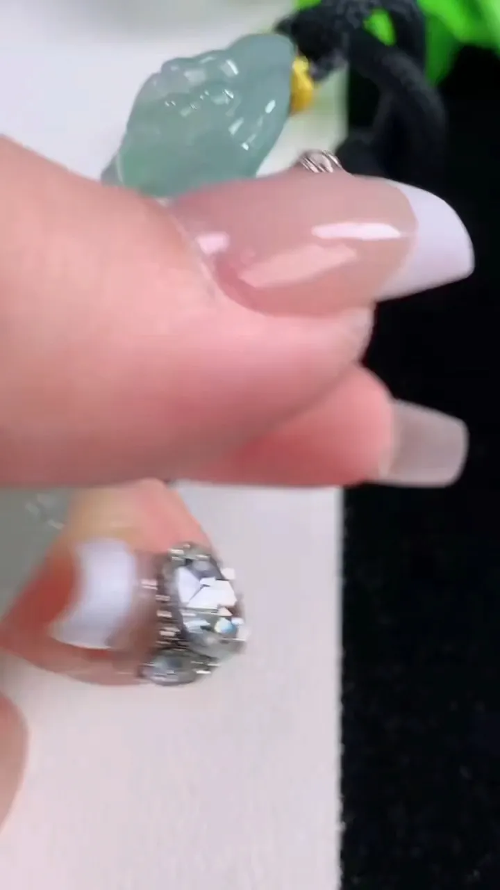 天然A货翡翠龙牌吊坠，尺寸63-38.4-10，重量:48.73g
12月5日