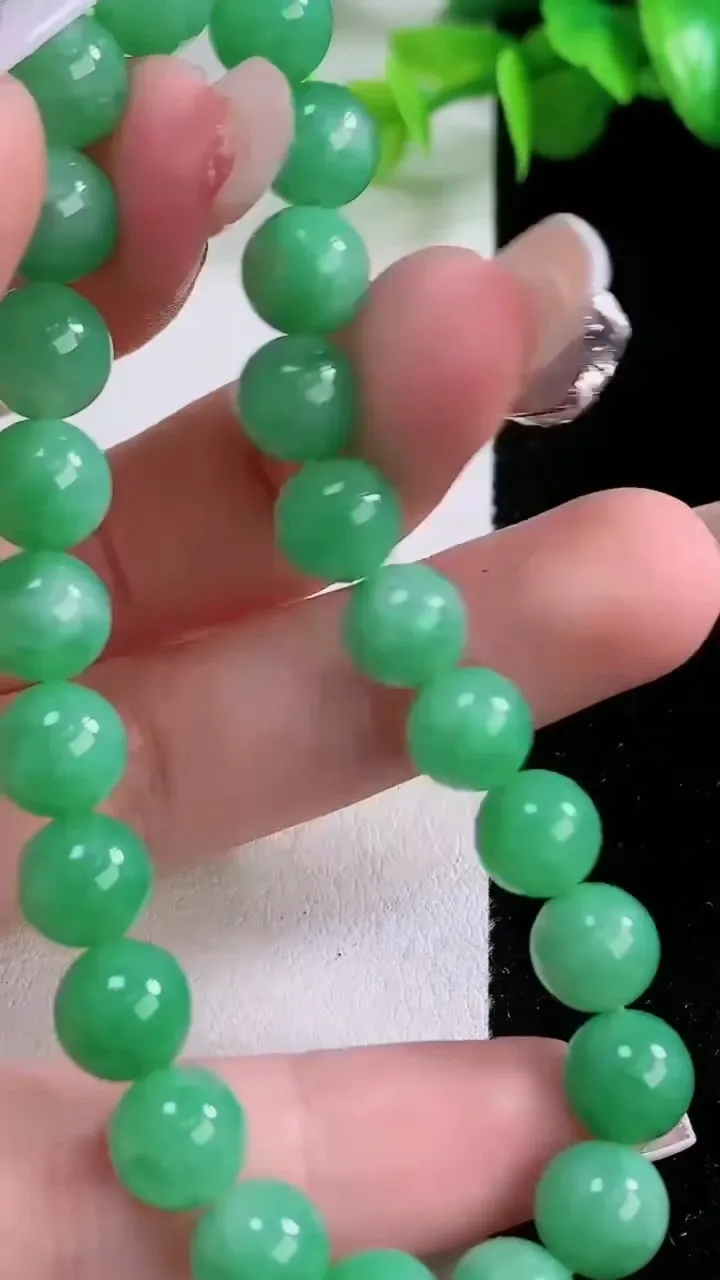 天然A货翡翠圆珠手串24颗，尺寸7.8，重量:20.70g12月5日
工厂直销收藏佳品,种好水足，色