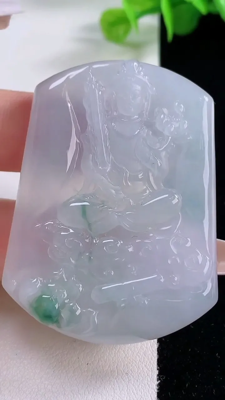 天然A货翡翠冰种飘花虚空藏菩萨吊坠，尺寸52.7-39-5.3，重量:26.45g
12月5日