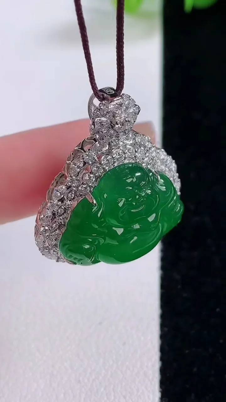 天然A货翡翠佛公吊坠，尺寸30-24.5-12.4裸石16.4-20.2，重量:8.39g
12月5日
