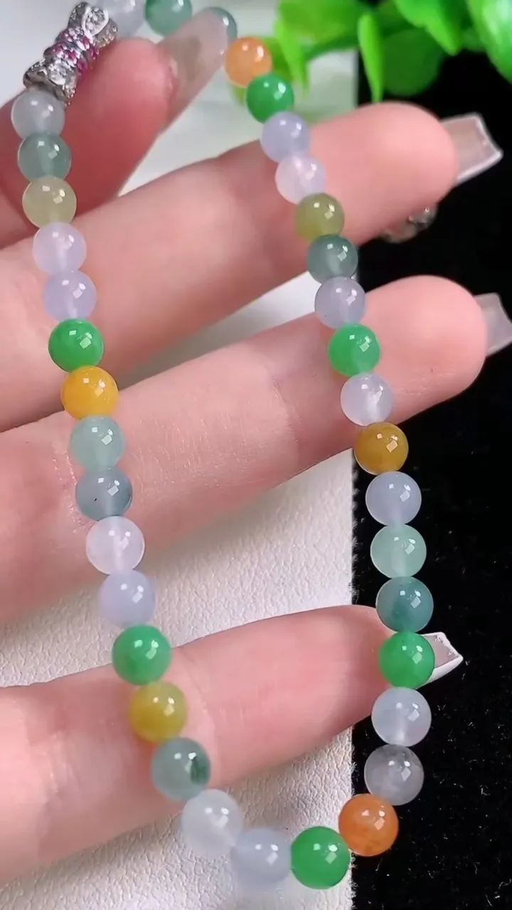 天然A货翡翠种四彩小米圆珠手串37颗，尺寸4.8，重量:8.79g12月5日
工厂直销收藏佳品,种好水足，色泽均匀，有种有色，上手高大气！