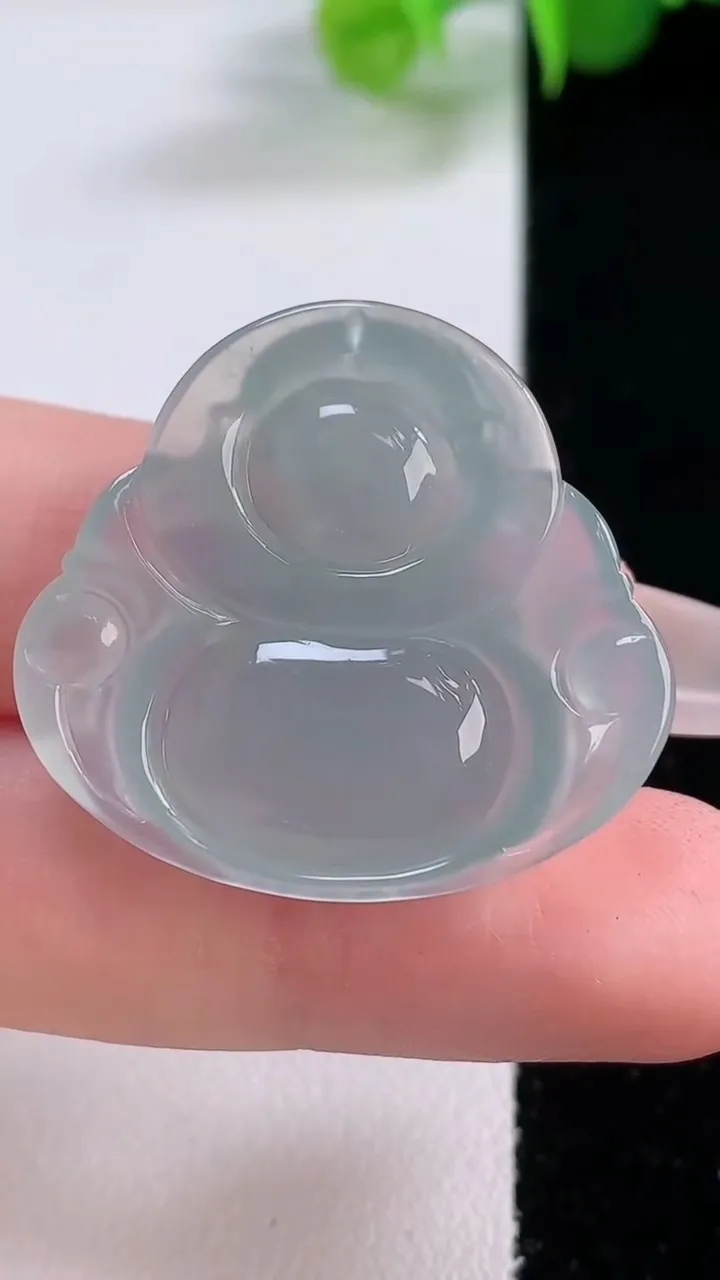 天然A货翡翠佛公吊坠，尺寸27.7-30.4-5.8，重量:7.31g
12月5日