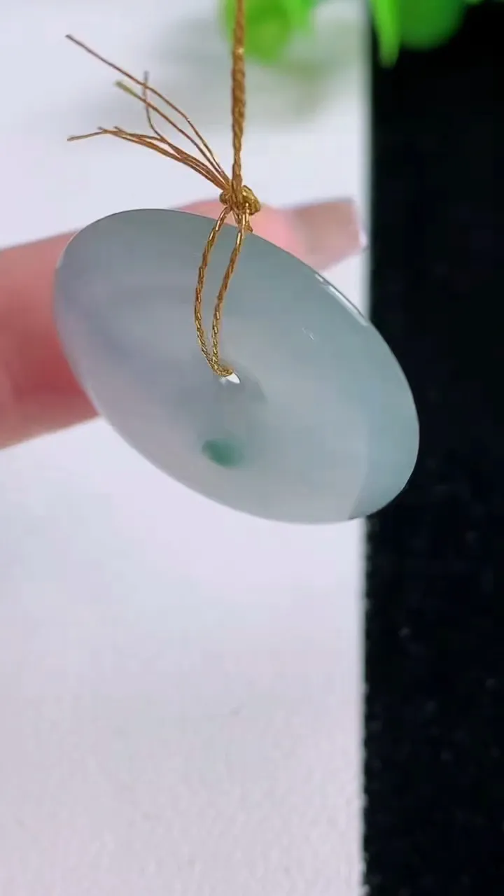 天然A货翡翠冰种飘花平安扣吊坠，尺寸25.2-5，重量:6.13g
12月5日