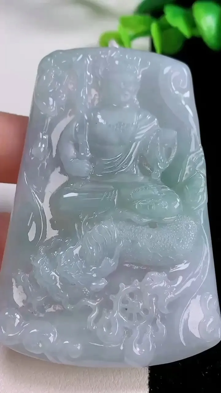 天然A货翡翠祥龙不动明王吊坠，尺寸70.6-47.7-5.5，重量:41.93g
12月5日