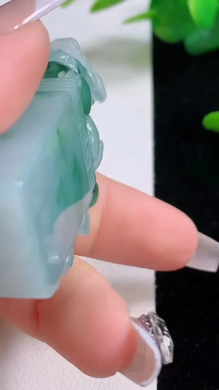 天然A货翡翠貔貅印章，尺寸49-27.7-13，重量:39.17g
12月5日