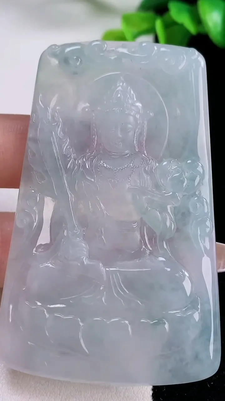 天然A货翡翠虚空藏菩萨吊坠，尺寸70.5-44-4.4，重量:36.93g
12月5日