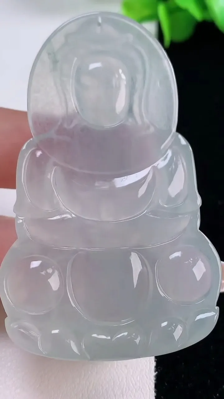 天然A货翡翠种白冰观音菩萨吊坠，尺寸64.6-40-5.7，重量:27.20g
12月5日