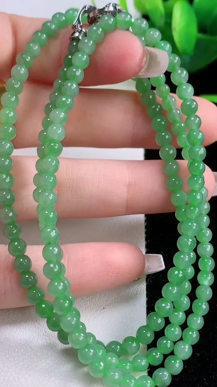 天然A货翡翠小米珠项链，尺寸3.7-155颗，重量:18.73g12月5日
工厂直销收藏佳品,种好水