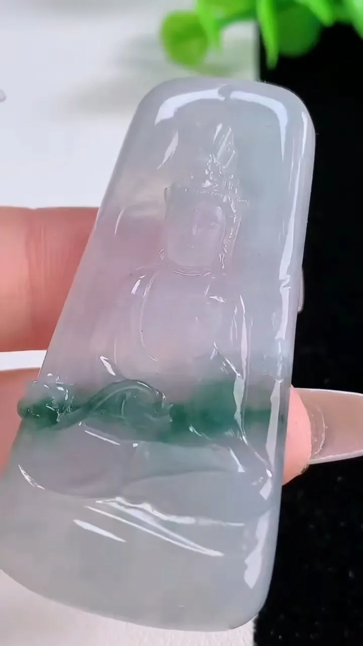 天然A货翡翠冰种飘花大势至观音菩萨吊坠，尺寸54-27.8-5.2，重量:18.15g
12月5日