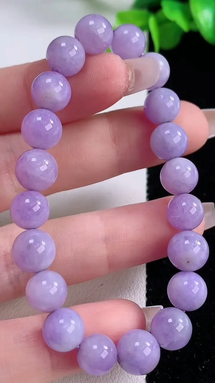 天然A货翡翠种紫罗兰圆珠手串20颗，尺寸8，重量:19.52g12月5日
工厂直销收藏佳品,种好水足，色泽均匀，有种有色，上手高大气！