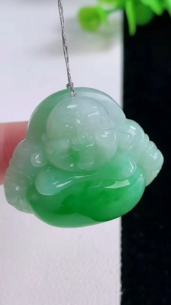 天然A货翡翠佛公吊坠，尺寸28.7-33-11.8，重量:18.30g
12月5日