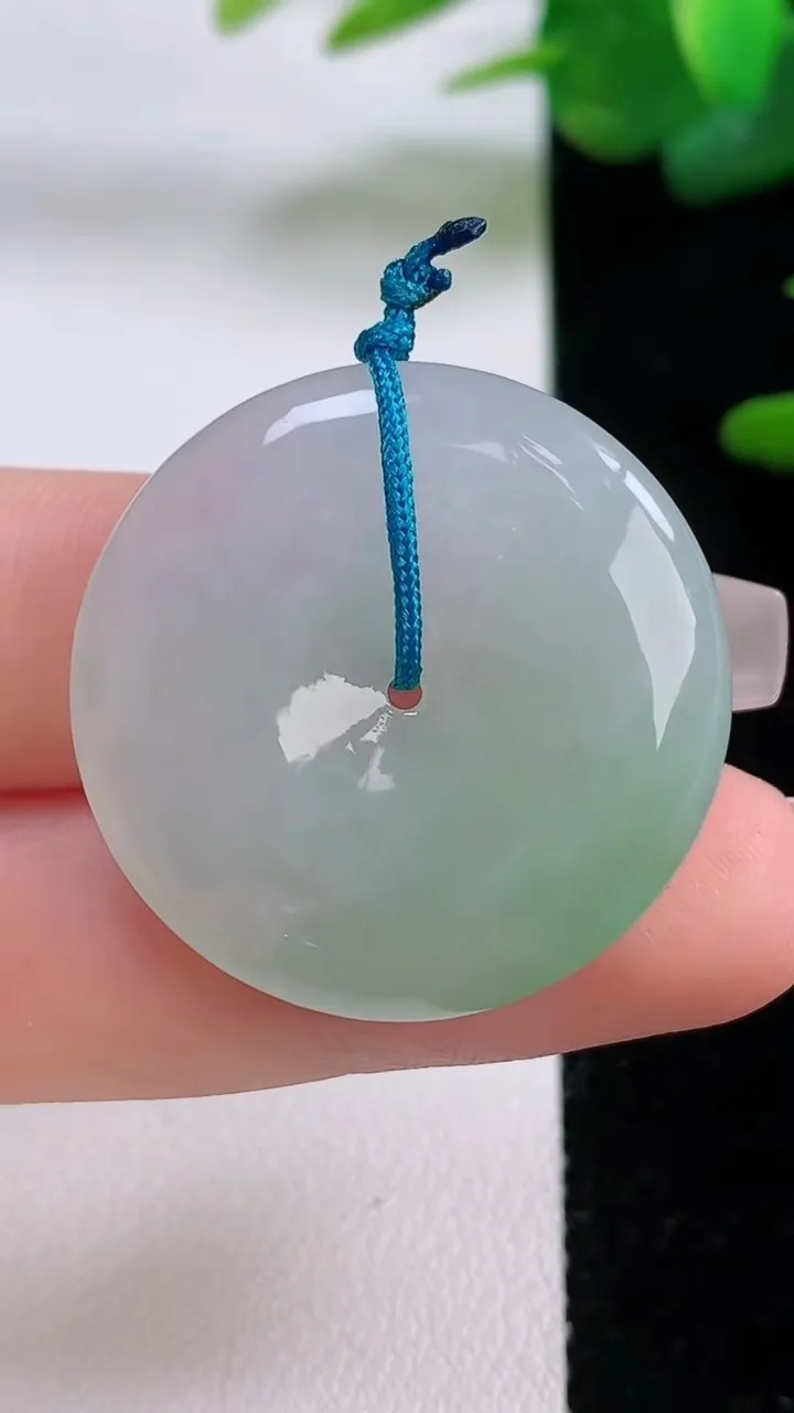 天然A货翡翠平安扣吊坠，尺寸30-5.7，重量:10.67g
12月5日