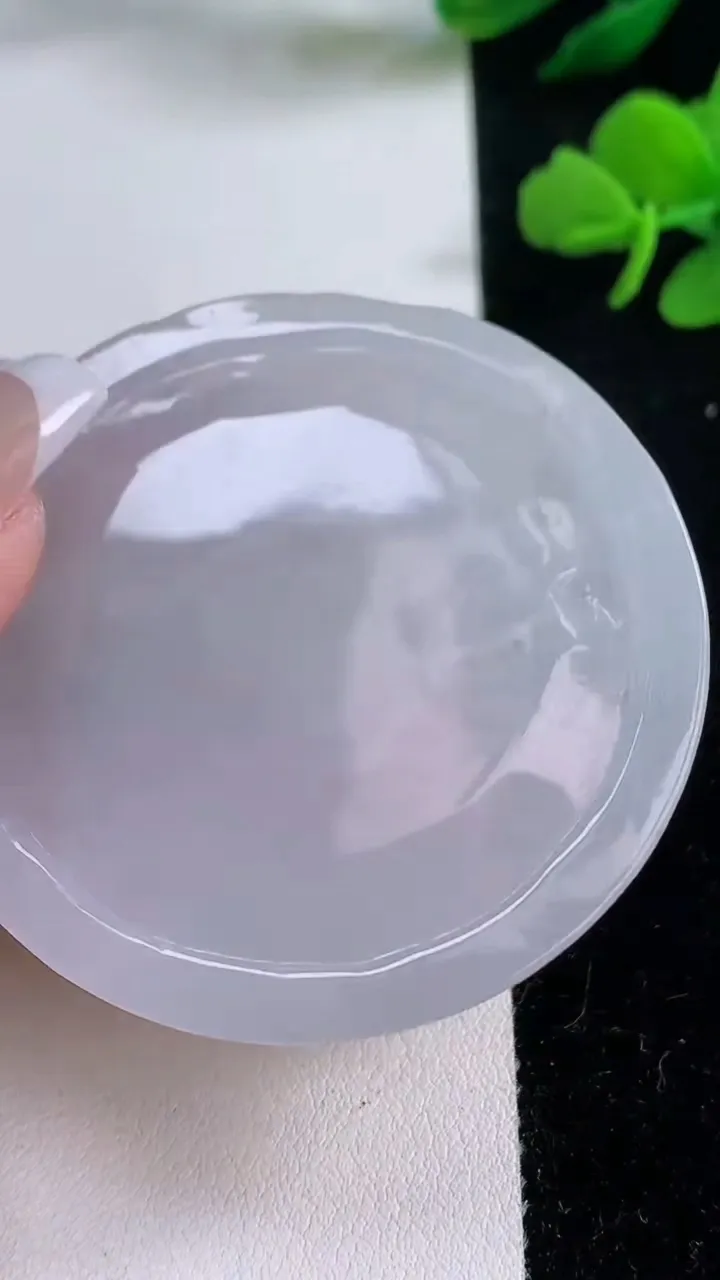 天然A货翡翠大日如来吊坠，尺寸53.2-4.7，重:23.27g
12月6日