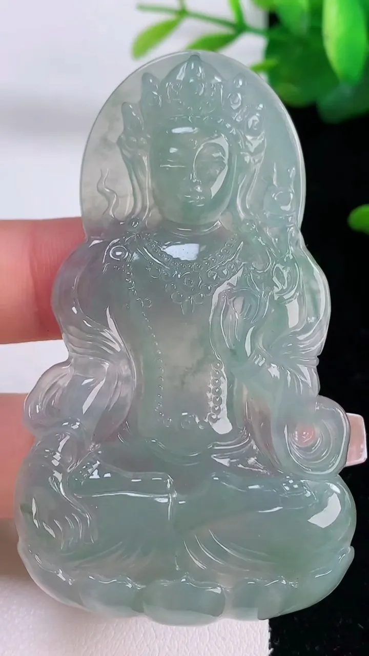 天然A货翡翠度母观音吊坠，尺寸68-39-4.5，重量:24.55g
12月6日