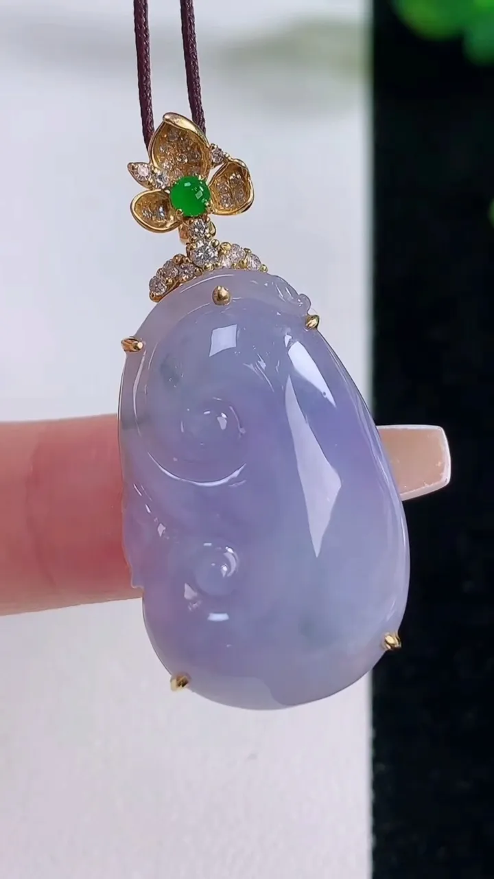 天然A货翡翠18K金紫罗兰如意吊坠，尺寸38-27.5-18-8.3，重量:7.14g
12月6日