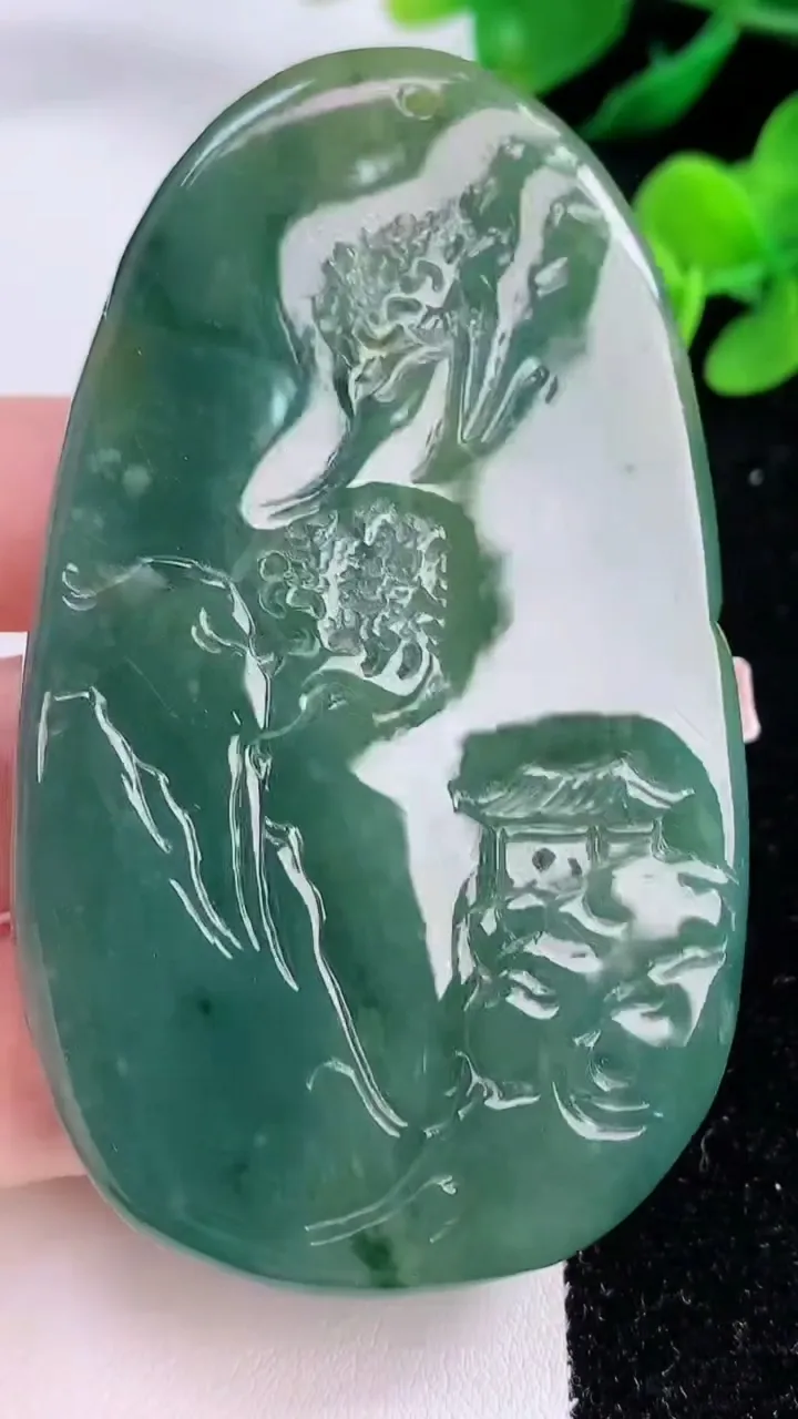 天然A货翡翠蓝水双彩山水牌吊坠，尺寸75-45-14，重:91.29g
12月6日