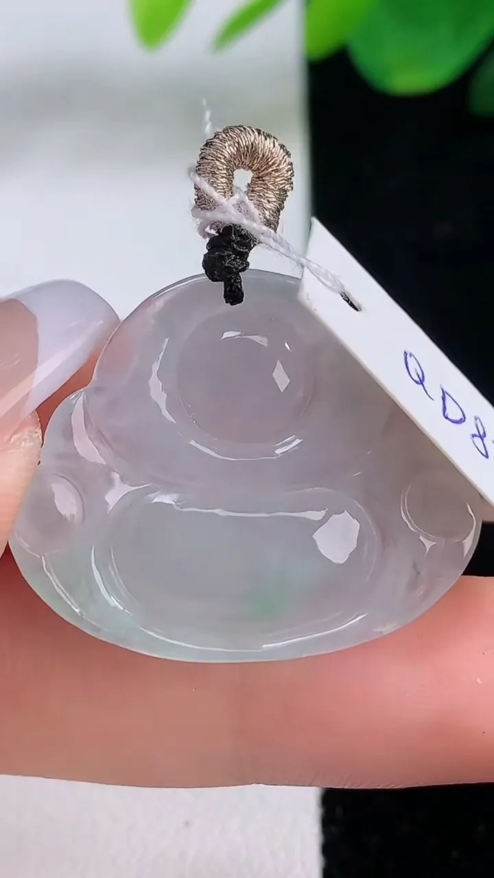 天然A货翡翠佛公吊坠，尺寸24-29-5.3，重量:5.55g
12月6日