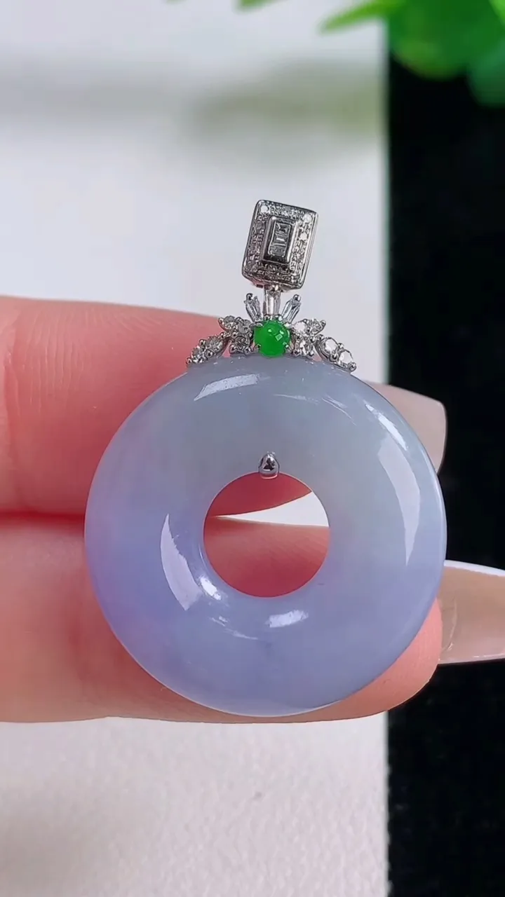 天然A货翡翠18K金紫罗兰平安环吊坠，尺寸23.2-6.2，重量:7.38g
12月6日