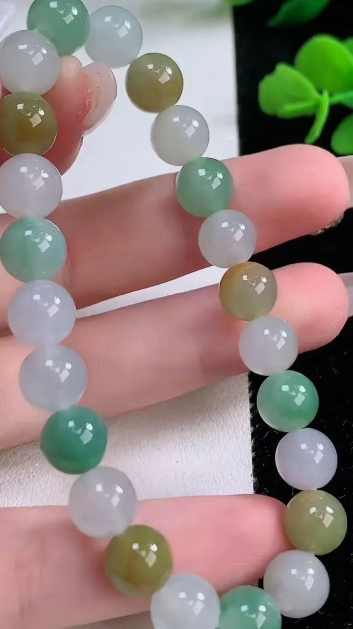天然A货翡翠双彩圆珠手串，尺寸8-23颗，重:21.15g12月6日
工厂直销收藏佳品,种好水足，色
