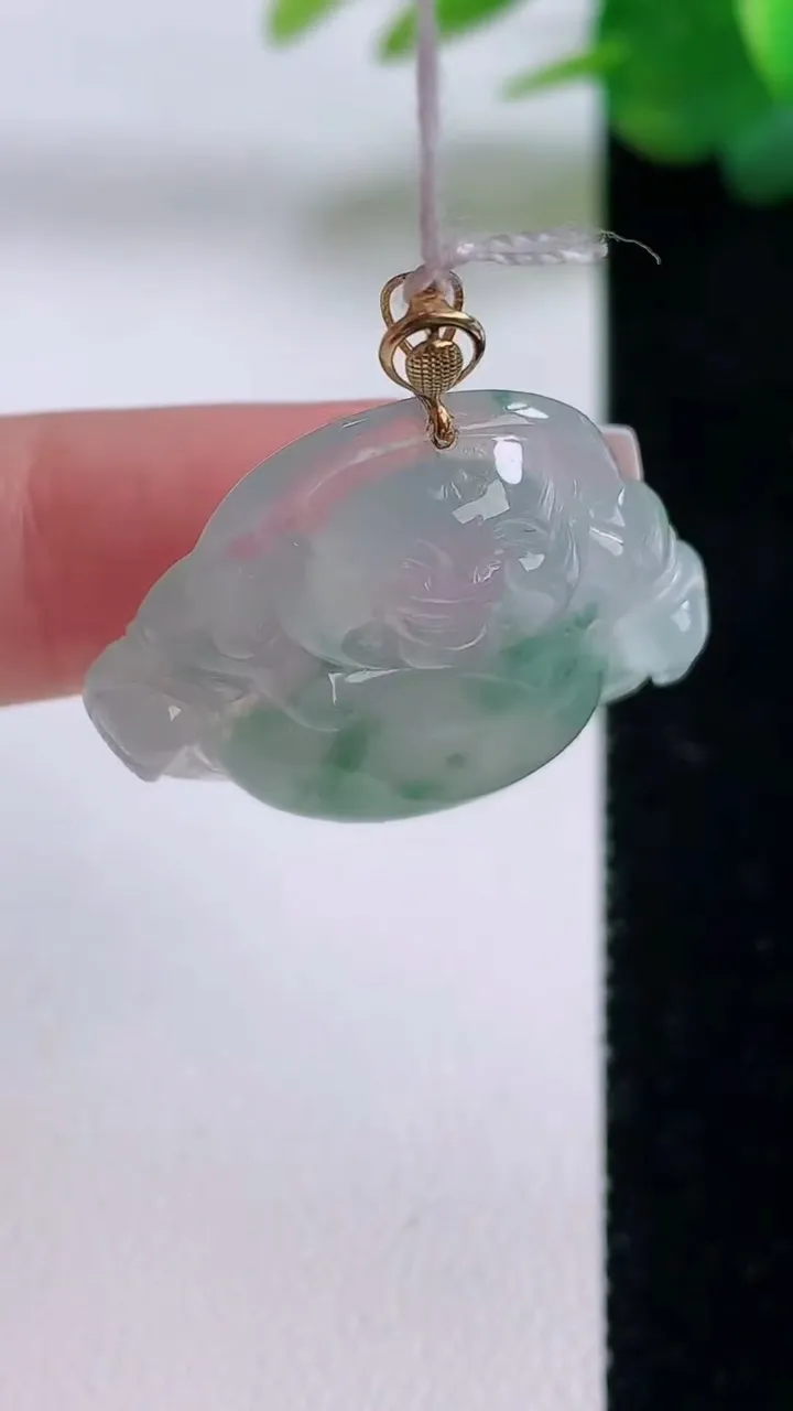 天然A货翡翠种飘花佛公吊坠，尺寸25.7-29-6.5，重量:7.30g
12月6日