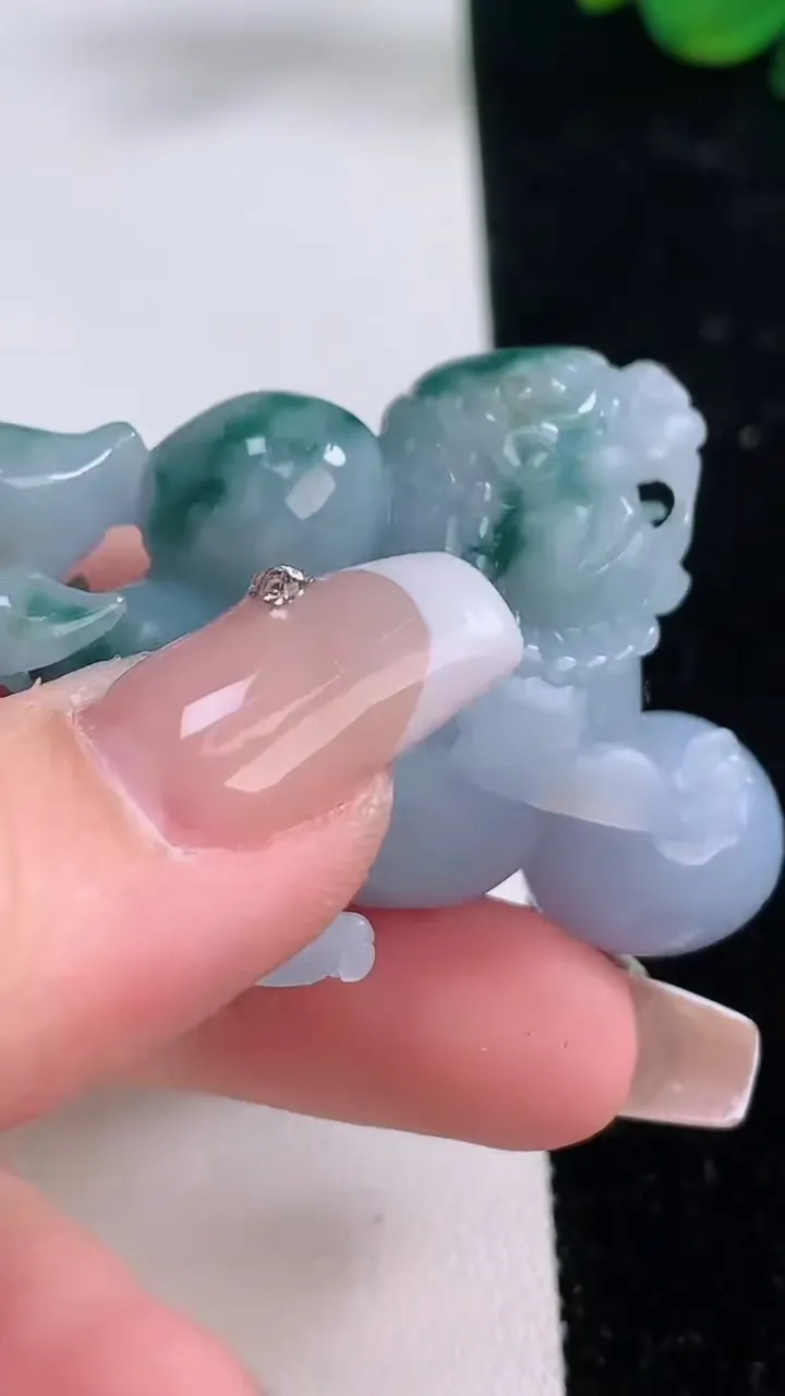 天然A货翡翠飘花貔貅吊坠，尺寸48.5-34.3-14，重:37.15g
12月6日