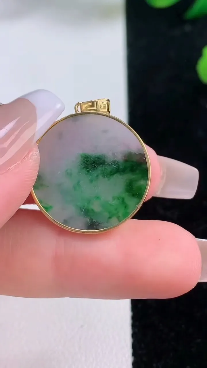 天然A货翡翠无事牌吊坠，尺寸21.2-2.2，重:2.75g
12月6日