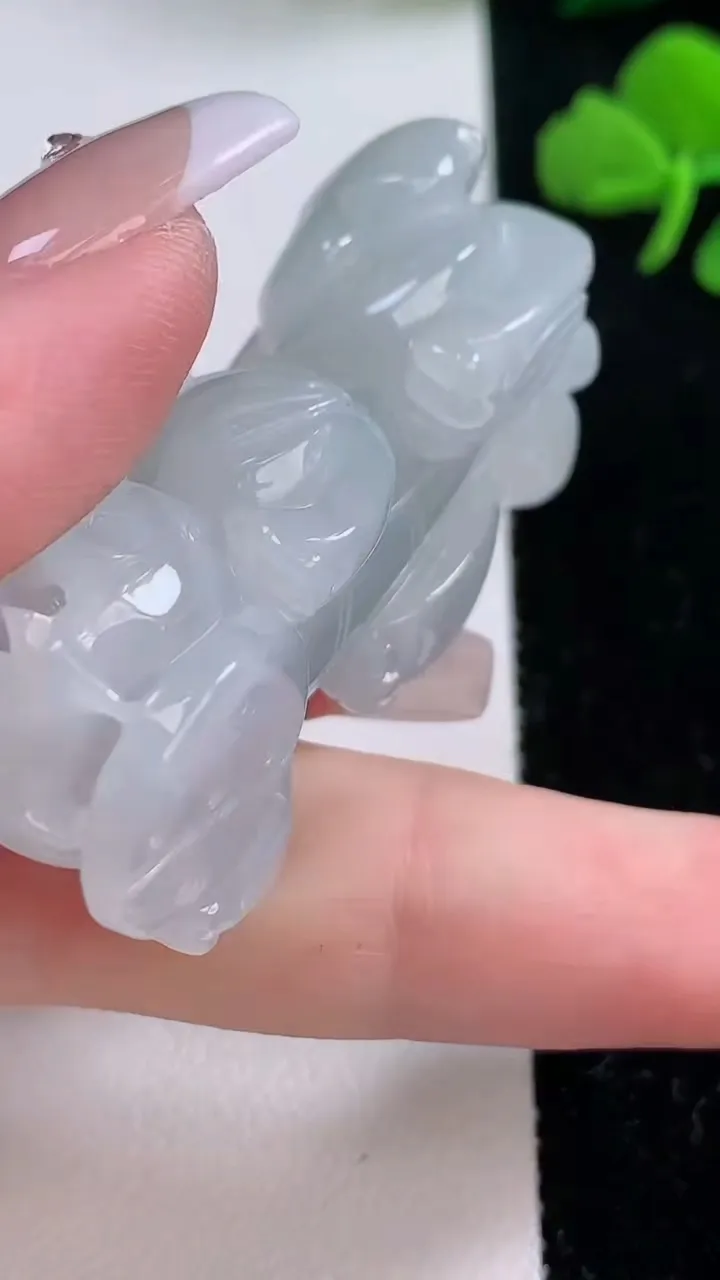 天然A货翡翠貔貅吊坠，尺寸52-22.8-19
12月6日