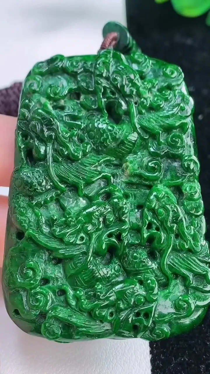 天然A货翡翠九龙至尊 龙牌吊坠，尺寸60-42-10.2，重:60.39g
12月6日