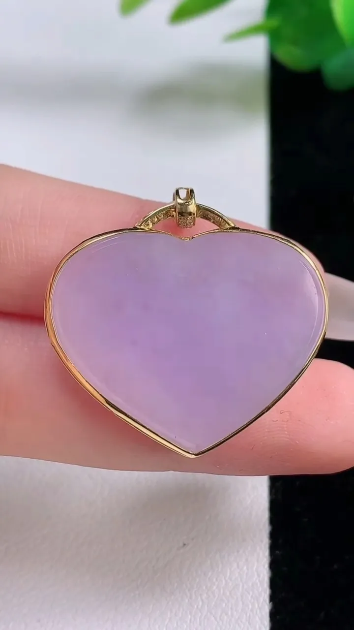 天然A货翡翠18K金紫罗兰心形吊坠，尺寸25-30-4.9，重量:8.79g
12月6日