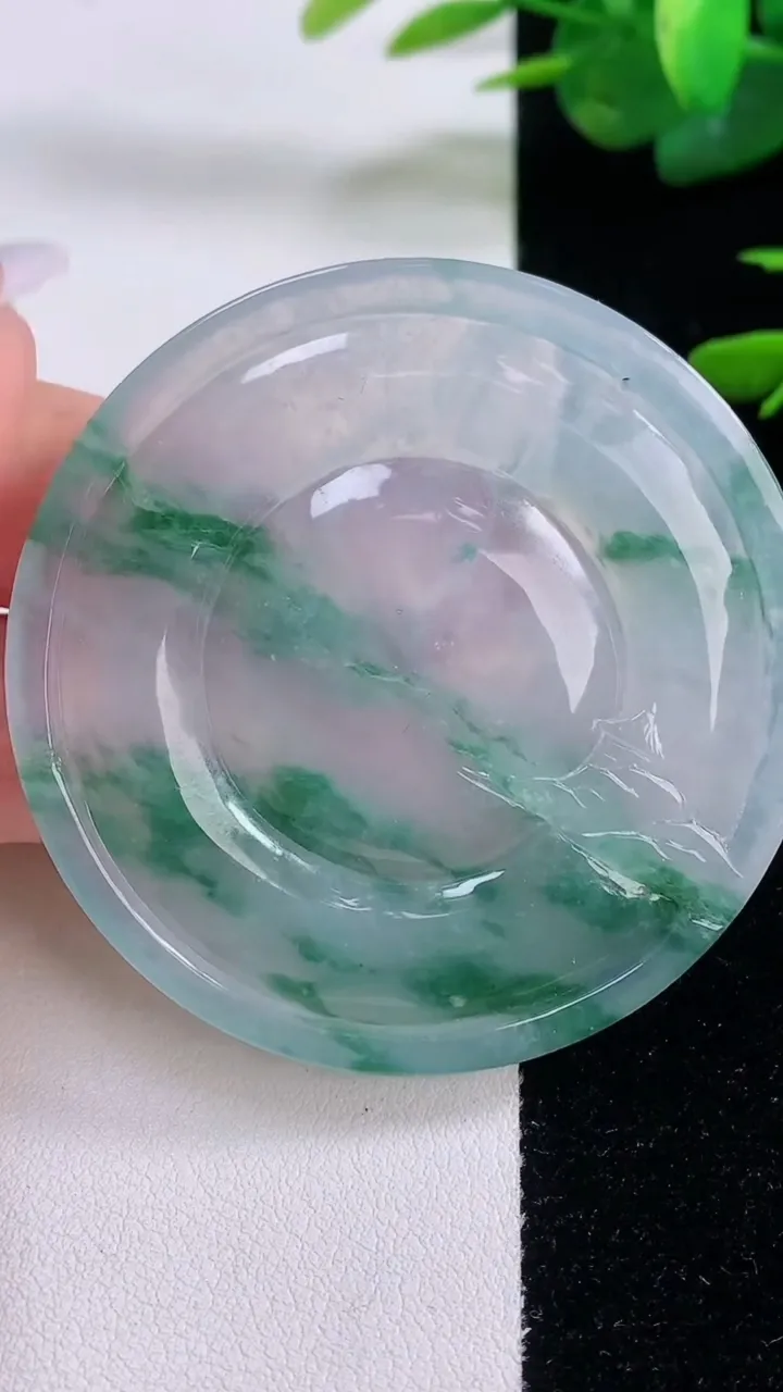 天然A货翡翠种飘花山水观音菩萨吊坠，尺寸55-6.5，重量:40.71g
12月6日