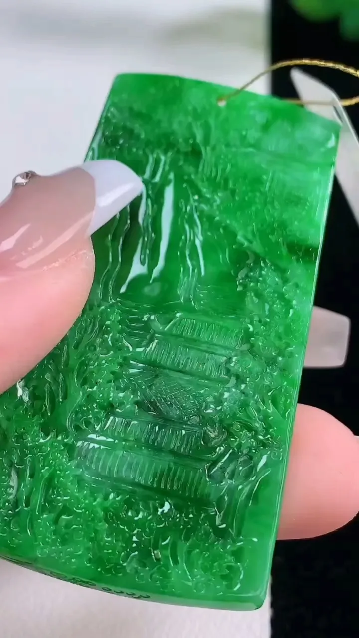 天然A货翡翠山水牌吊坠，尺寸57-28.2-4.9，重量:19.85g
12月6日
