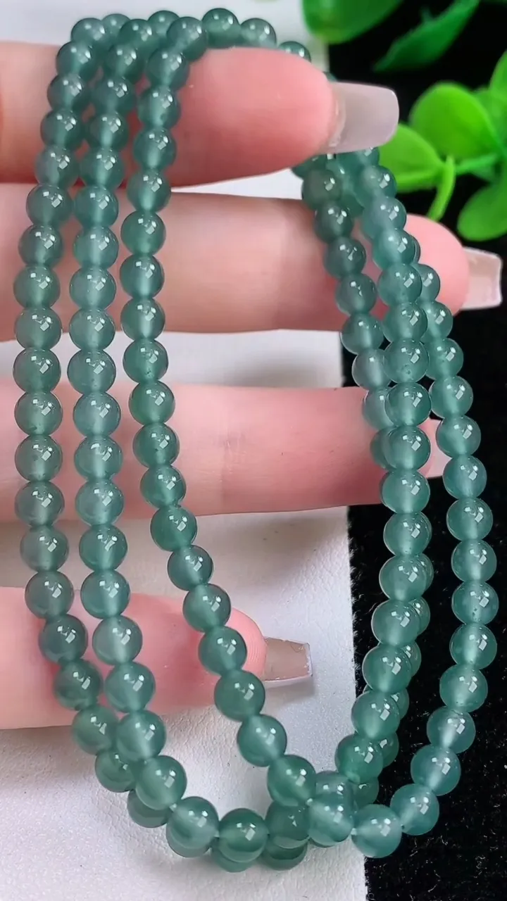 天然A货翡翠圆珠项链，尺寸4.7-133颗，重:24.72g
12月6日