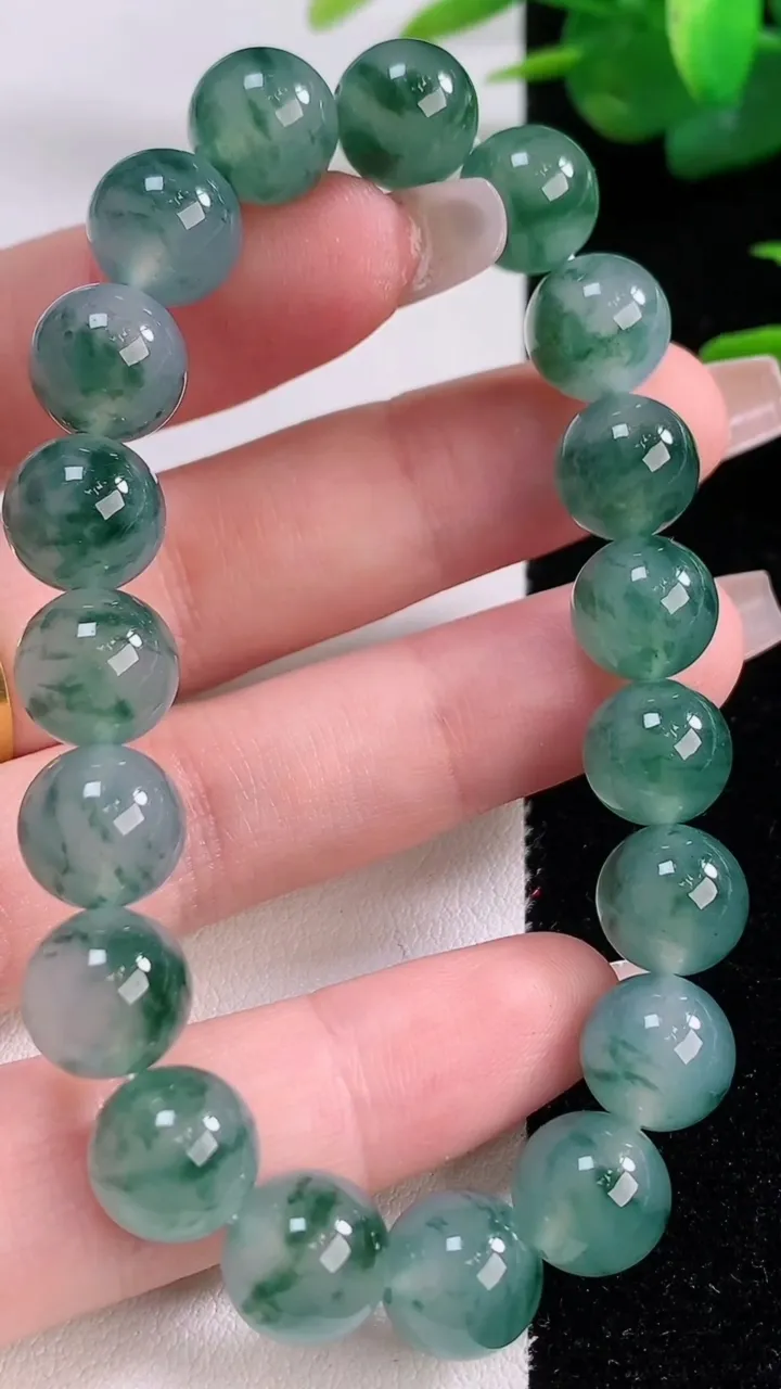 天然A货翡翠种飘花圆珠手串，尺寸9.8-19颗，重量:32.90g12月6日
工厂直销收藏佳品,种好水足，色泽均匀，有种有色，上手高大气！