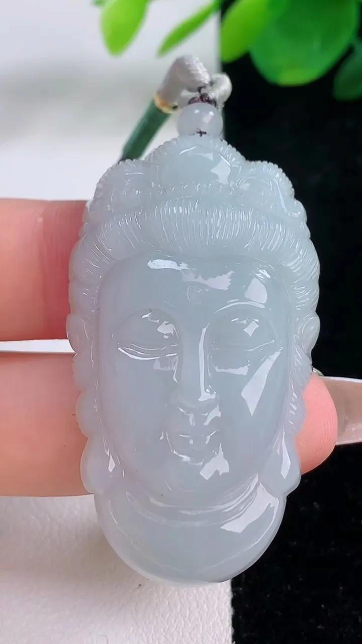 天然A货翡翠观音头吊坠，尺寸46-26.4-8.6，重量:21.31g
12月6日