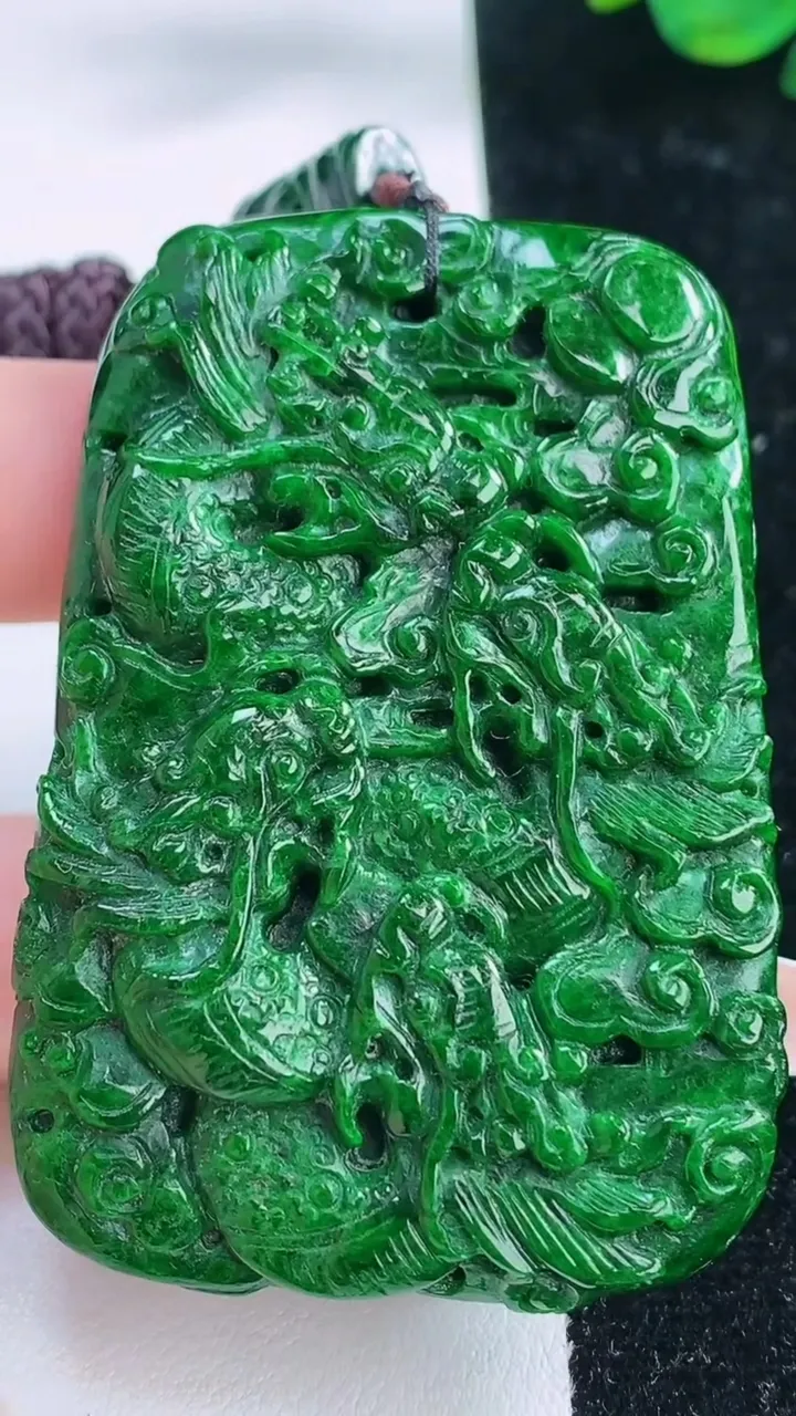 天然A货翡翠九龙至尊 龙牌吊坠，尺寸60-42-10.2，重:60.39g
12月6日