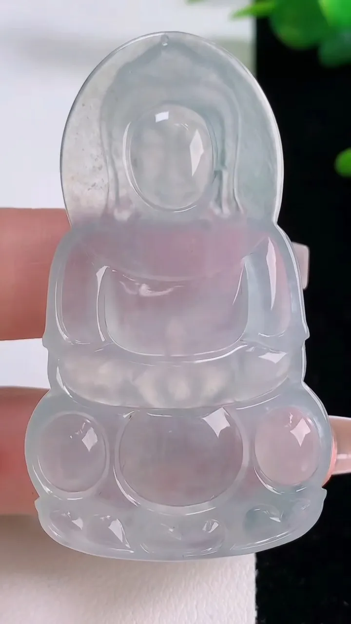 天然A货翡翠种白冰观音菩萨吊坠，尺寸60-35.2-5.9，重量:22.51g
12月6日