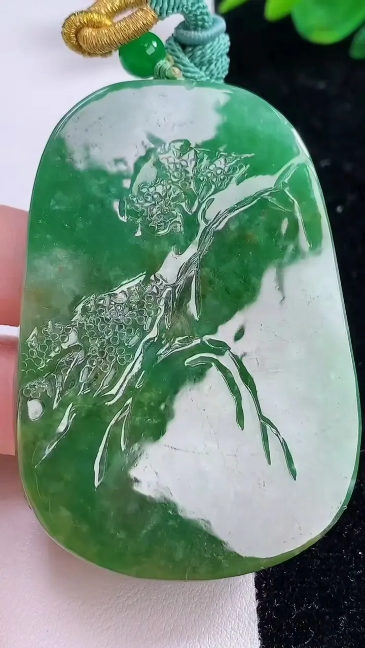 天然A货翡翠山水牌吊坠，尺寸64.8-45-12.5，重:76.76g
12月6日