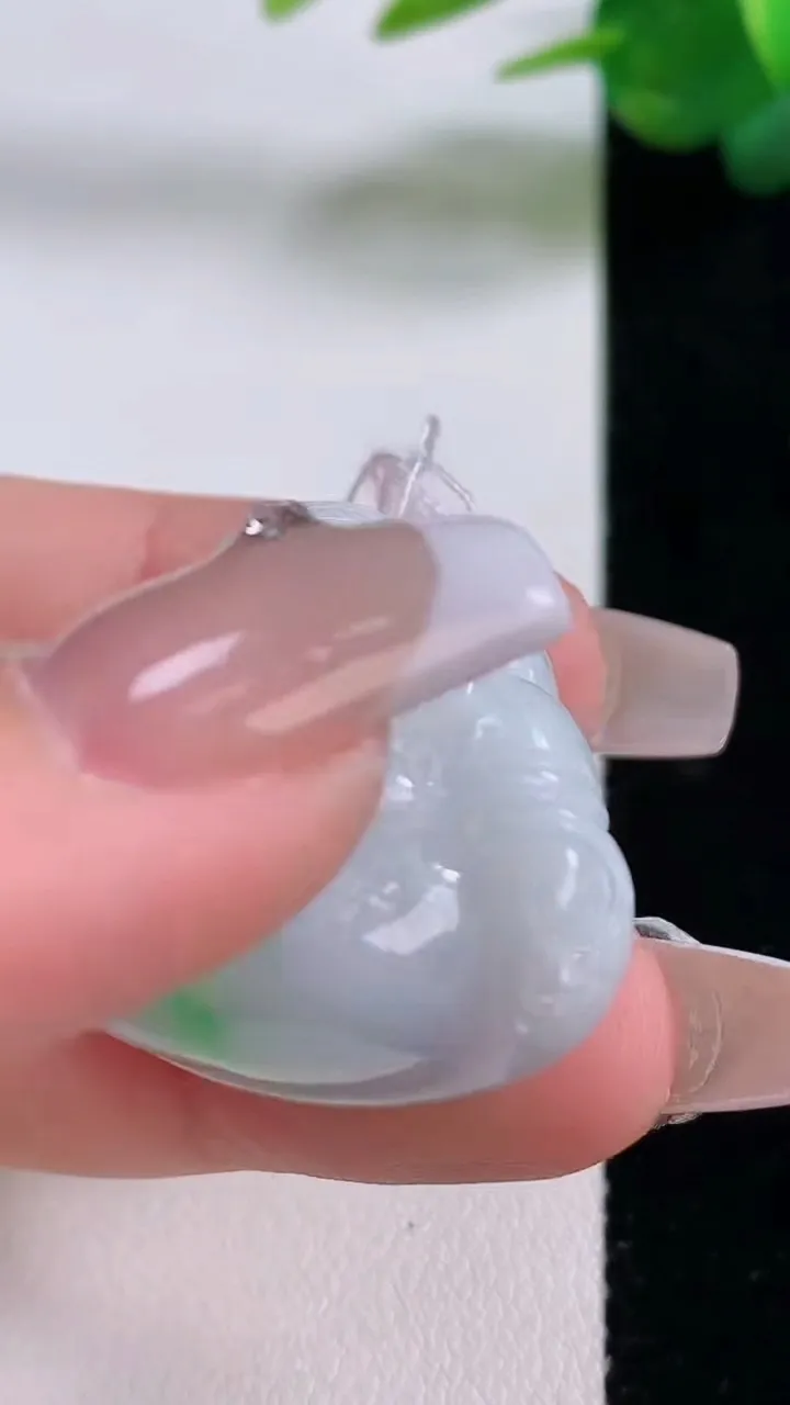 天然A货翡翠佛公吊坠，尺寸25.6-32.6-14，重量:20.00g
12月6日