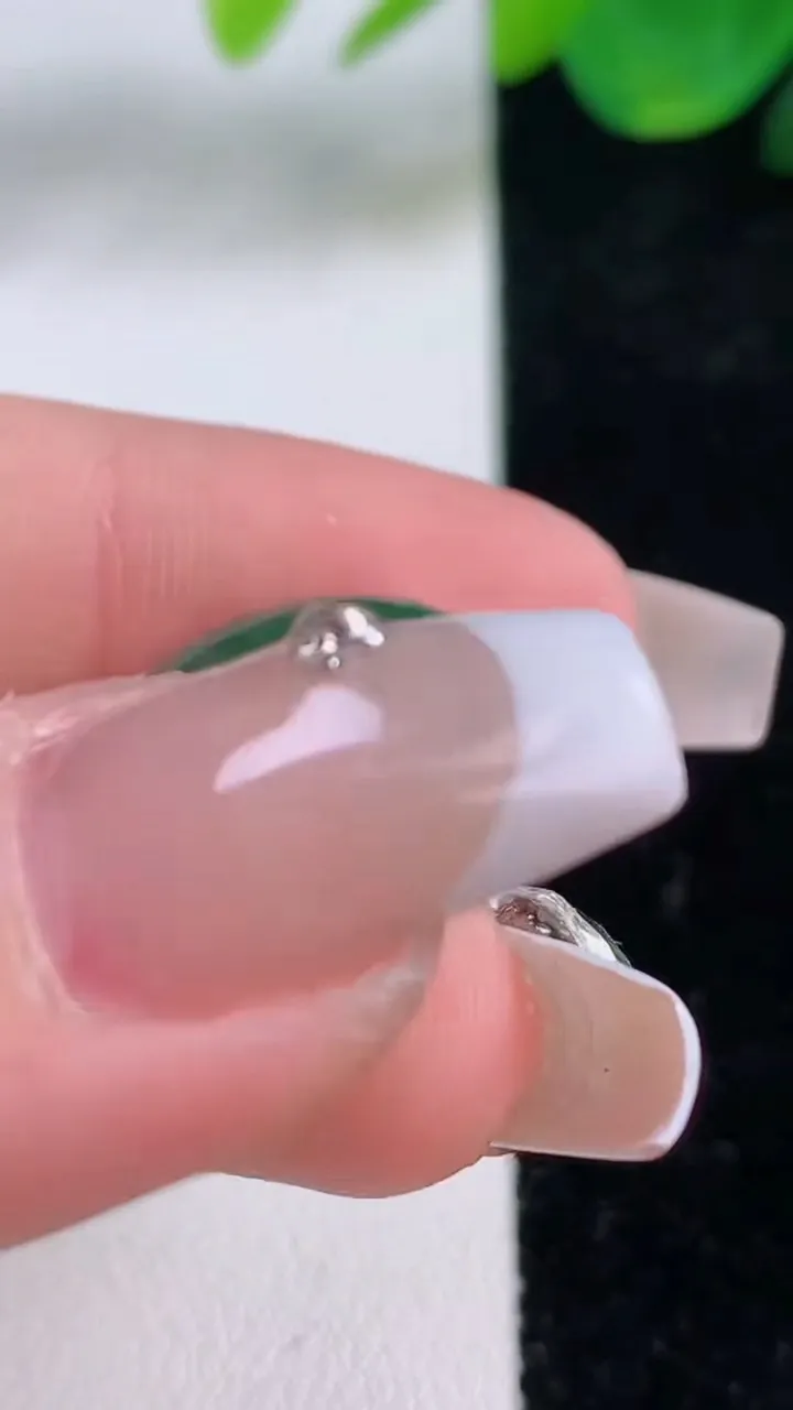 天然A货翡翠平安扣吊坠，尺寸17.5-4.7，重量:2.93g
12月6日