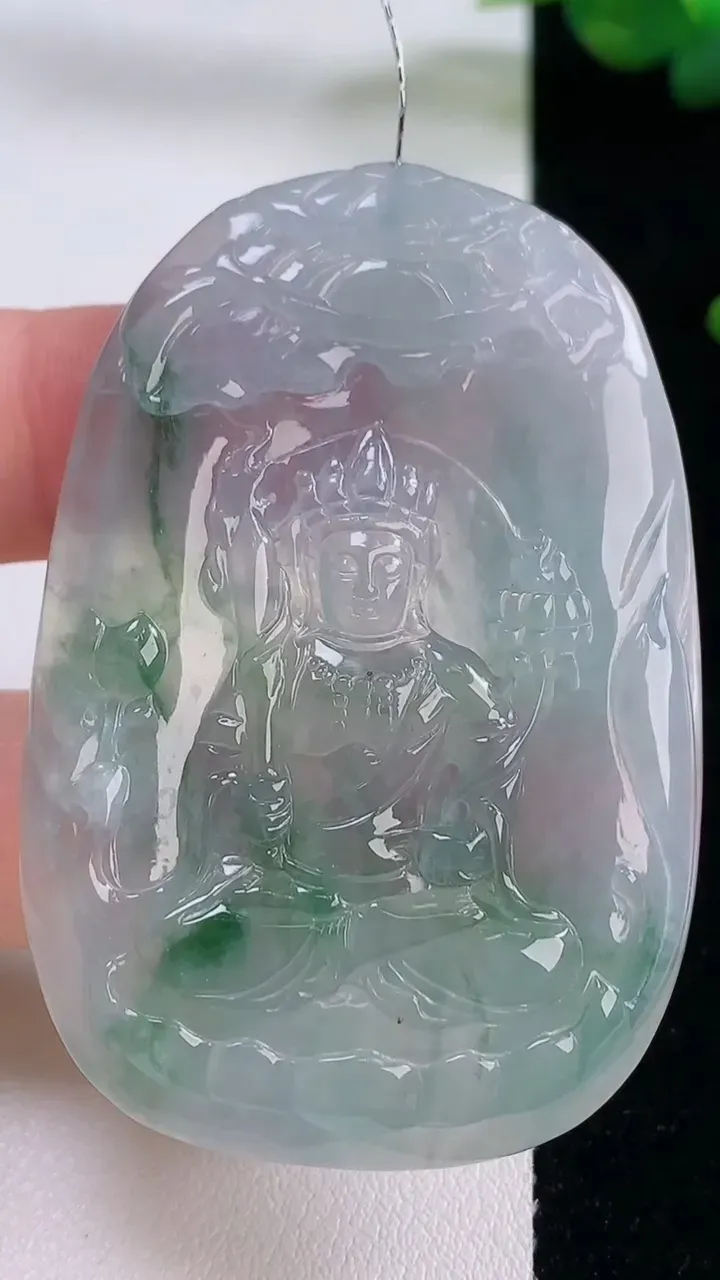 天然A货翡翠种飘花虚空藏菩萨吊坠，尺寸58-39-5.4，重量:28.84g
12月6日