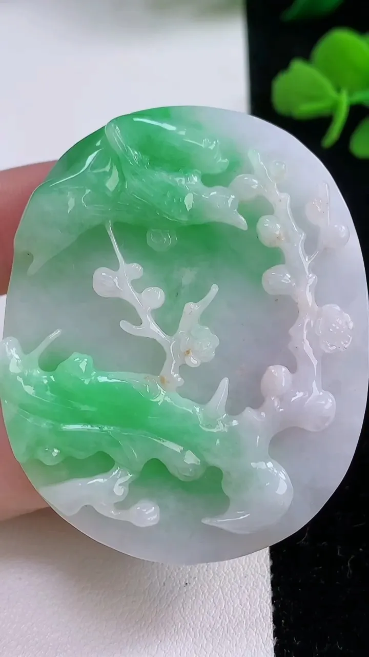 天然A货翡翠鸟语花香吊坠，尺寸52.7-42.5-9.2，重:39.02g
12月6日