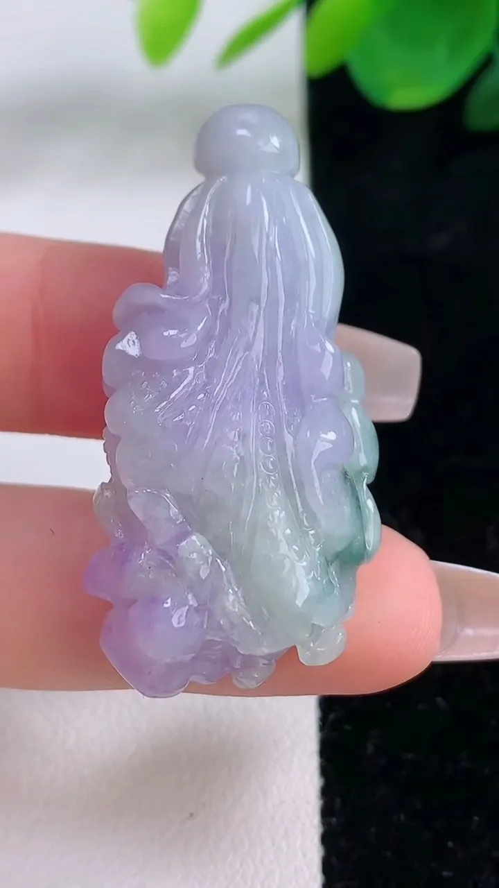 天然A货翡翠紫罗兰白菜吊坠，尺寸43.3-20.8-10.8，重量:15.15g
12月6日