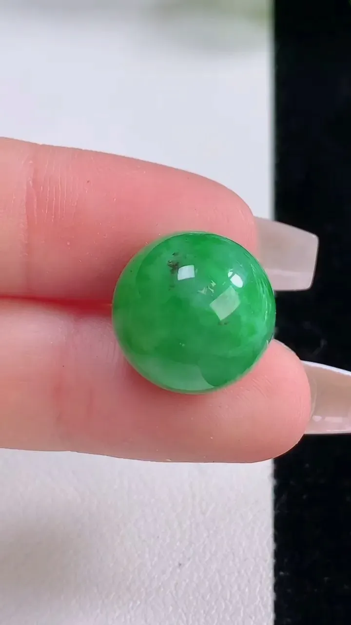 天然A货翡翠圆珠镶嵌件，尺寸15，重量:6.27g12月6日
工厂直销收藏佳品,种好水足，色泽均匀，