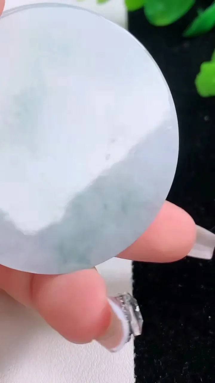 天然A货翡翠飘花阿弥陀佛吊坠，尺寸51.2-5.7，重:28.21g
12月6日